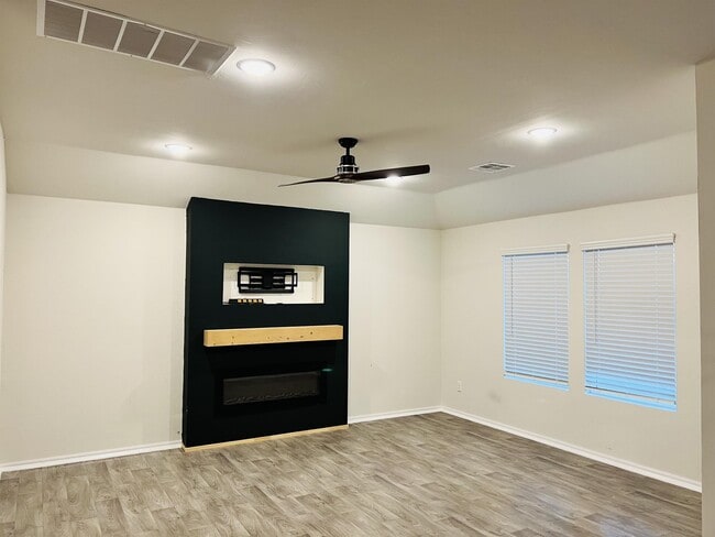 Building Photo - 2412 Sunshine Ln