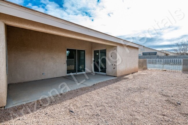 Building Photo - AMAZING 4 BEDROOM HOME