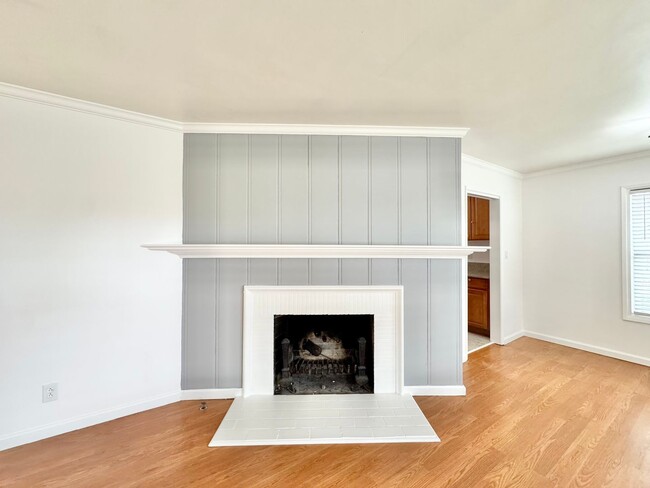 Building Photo - Beautiful 3Bd/1.5Ba Available In Santa Ana
