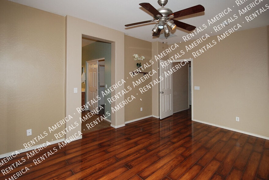 Building Photo - 2010 S Falcon Dr