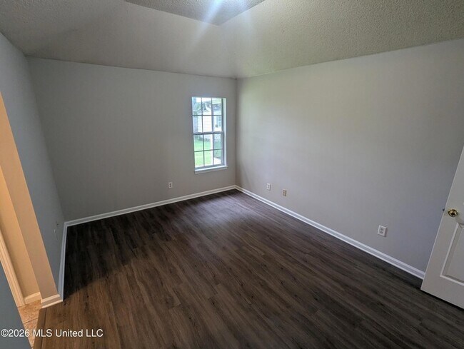 Building Photo - 2922 Waverly Dr