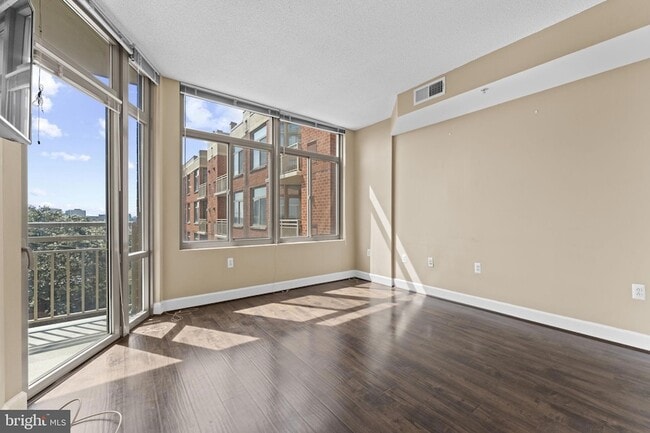 Building Photo - 3600 S Glebe Rd
