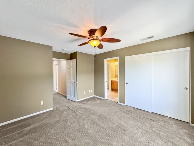 Building Photo - Bright & Spacious 3B/3BA Home with Communi...