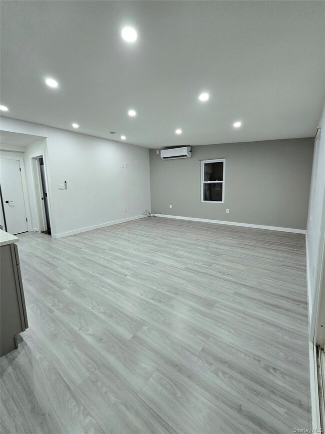 Building Photo - 132 Roosevelt Ave