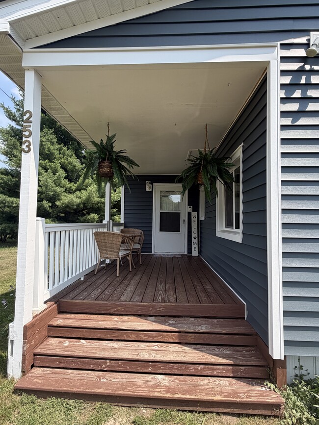 Building Photo - 253 Bendon Rd