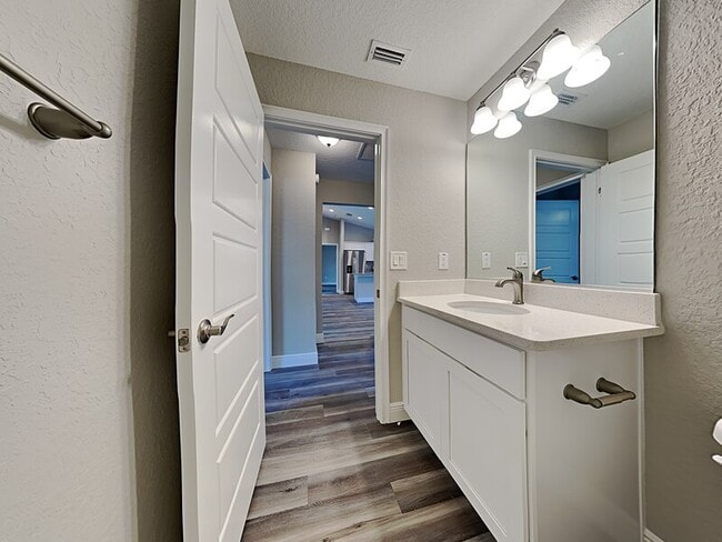 Building Photo - 7292 N Gibralter Dr