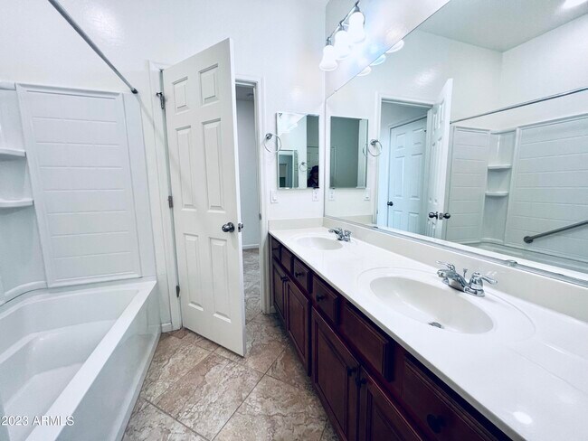 Building Photo - 3273 S Miller Dr