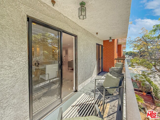 Building Photo - 1133 5th St