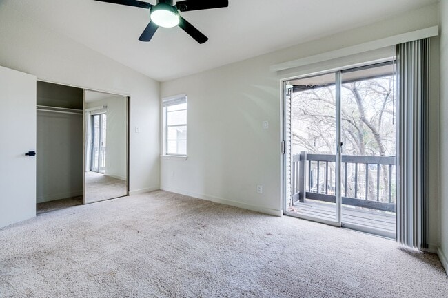 Building Photo - RIVER CROSSING ATX - 2BD/2.5BA - TOWNHOUSE - NEAR DOWNTOWN - NEW INTERIOR - $1495
