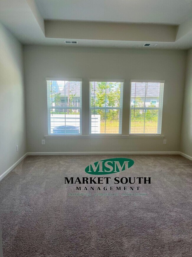 Building Photo - 114 Binscombe Ln