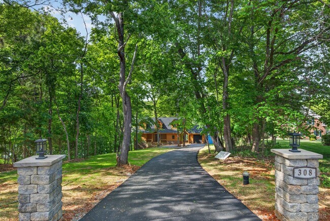 Building Photo - 308 Acres Ct