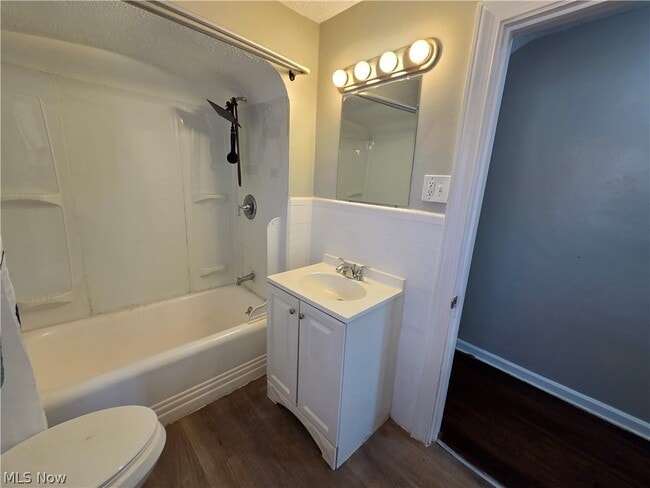 Building Photo - 1405 Villa Dr