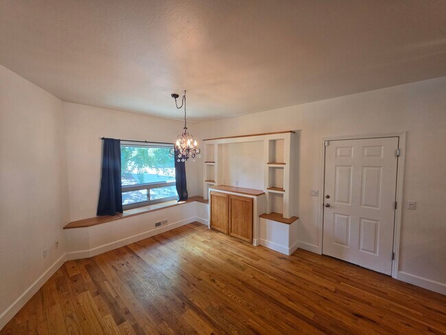 Building Photo - 2374 S Cliffview St