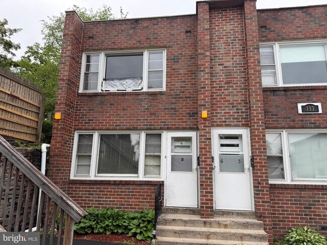 Building Photo - 117 Elm Ave
