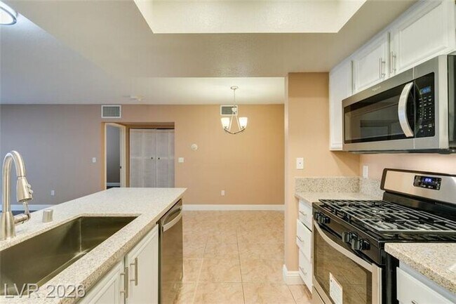 Building Photo - Beautiful Condo in a sought-after Gated Summerlin Community!