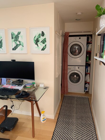 Open spacious living room allows for work space - 2444 4th St