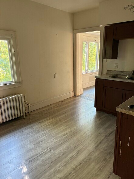 Kitchen w/ Flooring - 1310 W Clarke St
