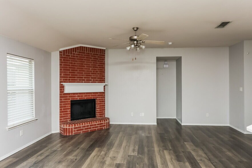 Building Photo - 433 Heritage Dr