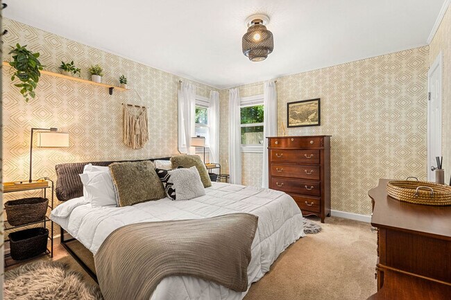 Building Photo - 6 Elwyn Rd