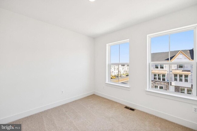Building Photo - 4610 Pacific Elm St