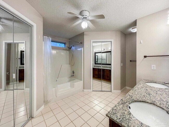 Building Photo - 9049 Bluebay Ln