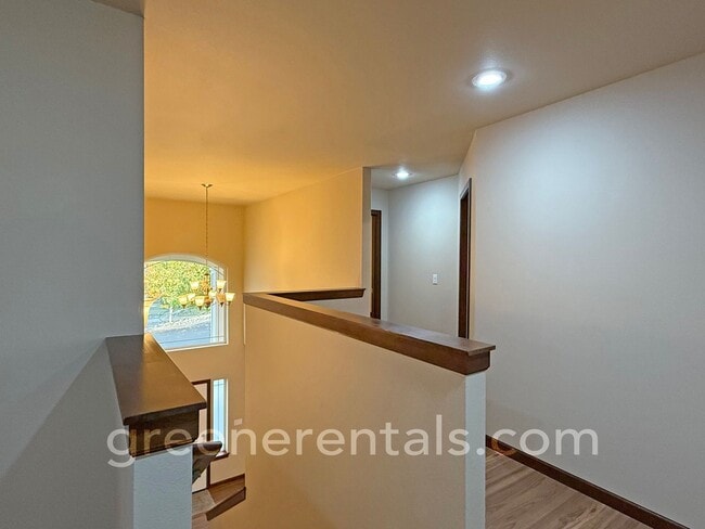 Building Photo - 4BR 2.5BA Home on Tumwater Hill