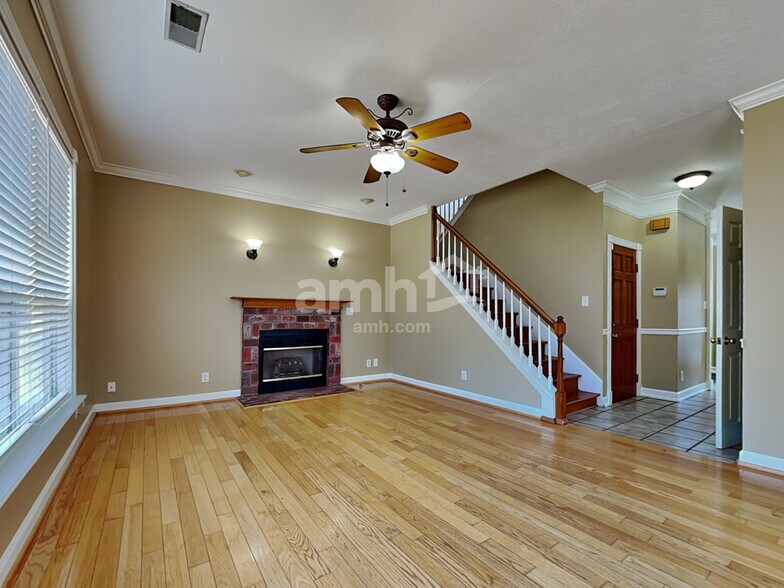 Building Photo - 4317 Aylesbury Dr