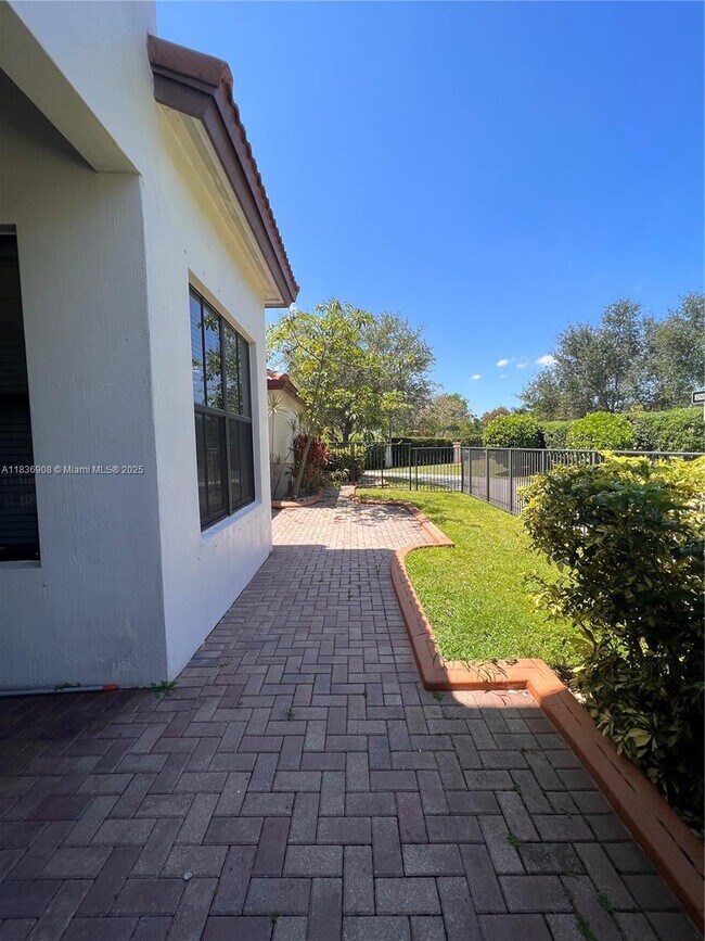 Building Photo - 8378 NW 39th Ct