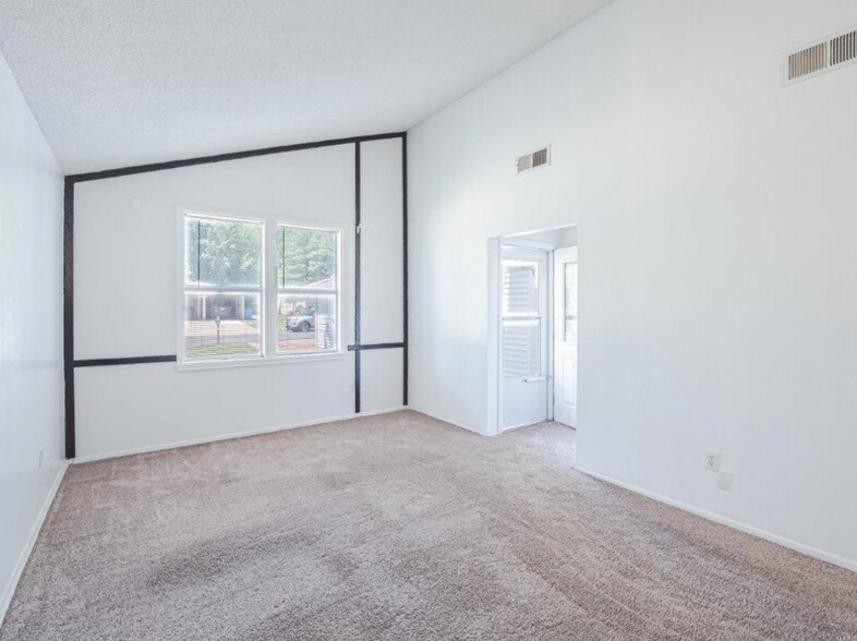 Building Photo - 2355 Buttonwood Ct