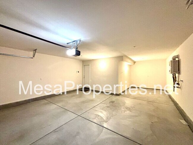 Building Photo - 14173 Mustang Cir