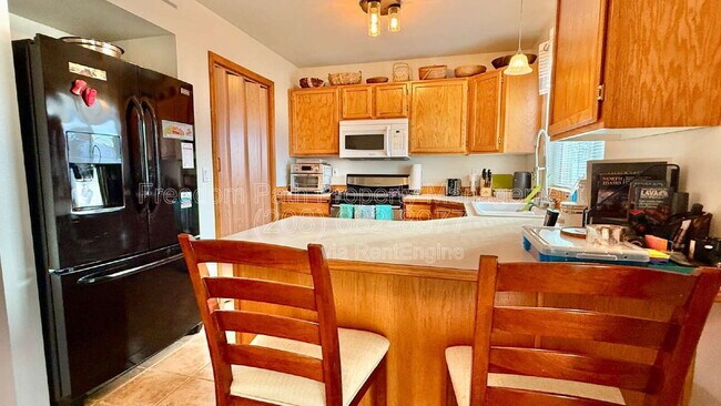 Building Photo - 1902 W Hampson Ave