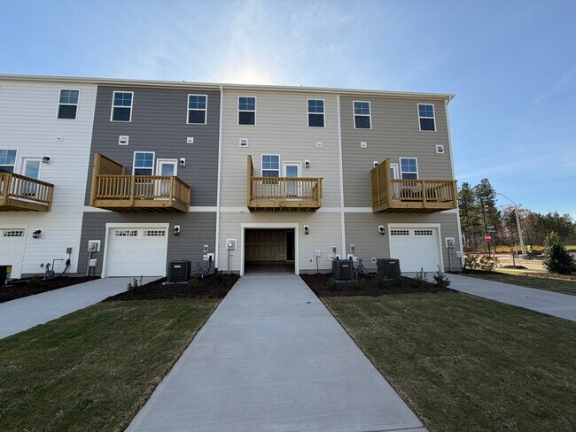 Building Photo - Carolina Springs