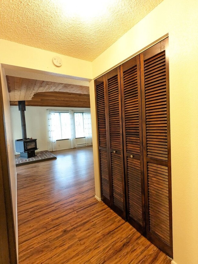 Building Photo - Fantastic 2-Bedroom, 1-Bath Home In E. Ama...