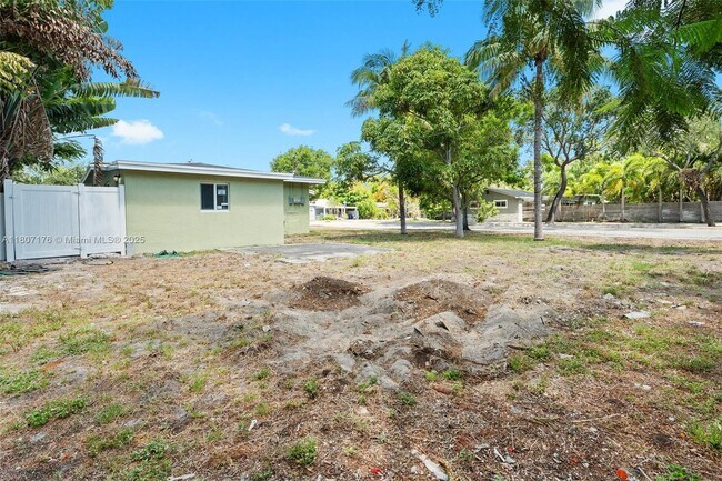 Building Photo - 1242 NW 2nd Ave