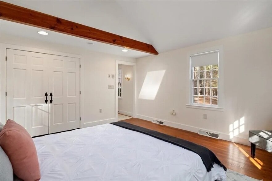 Building Photo - 16 King Philip Trl