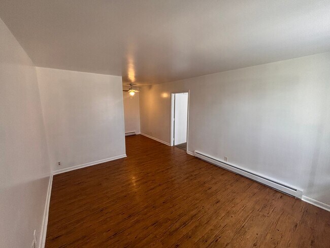 Building Photo - 2601 Hillsboro Pike