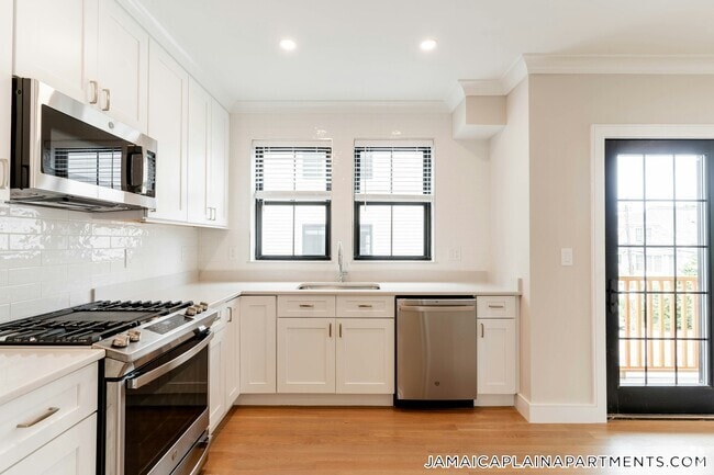 Building Photo - 285 Lamartine St