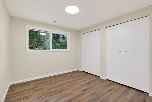 Building Photo - Updated 4BD Lake Oswego Home - Prime Location