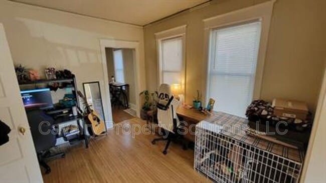 Building Photo - 617 E 8th St