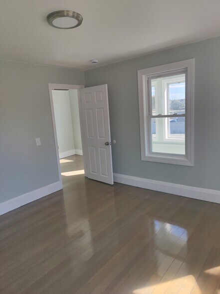 Building Photo - 156 S Bend St