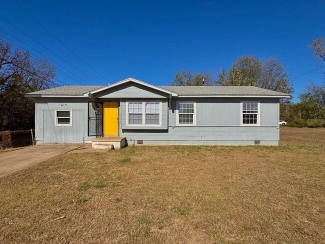 Primary Photo - 4 Bedroom/1.5 Bath Home