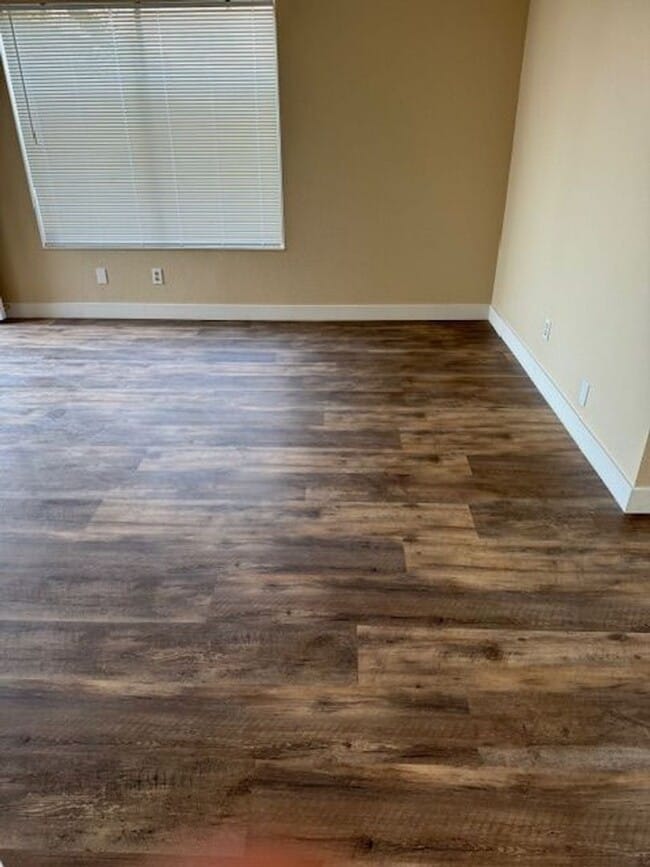 Building Photo - Spring Valley charmer