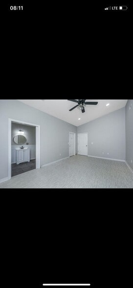 Building Photo - 2135 Pinehurst Ave