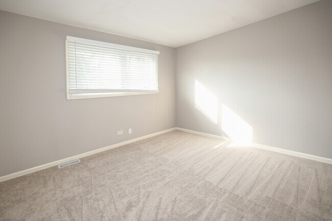 Building Photo - 1329 Stonegate Rd