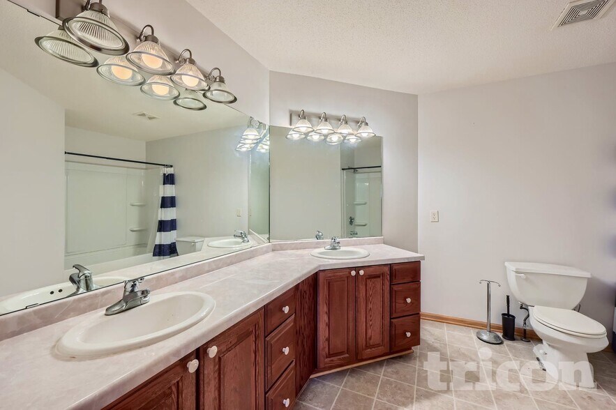 Building Photo - 446 9th St SW