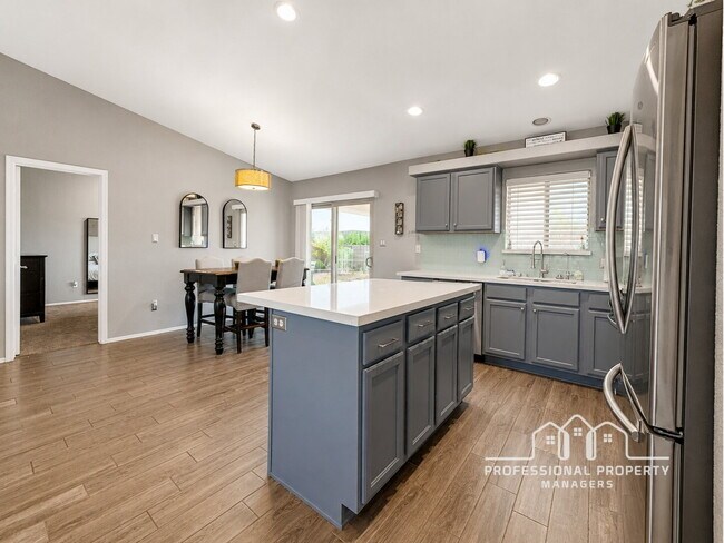 Building Photo - For Rent: 3-bedroom, 2-bathroom home in Mesa Del Sol