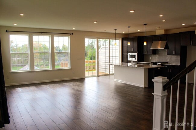 Building Photo - 601 Charleston Dr