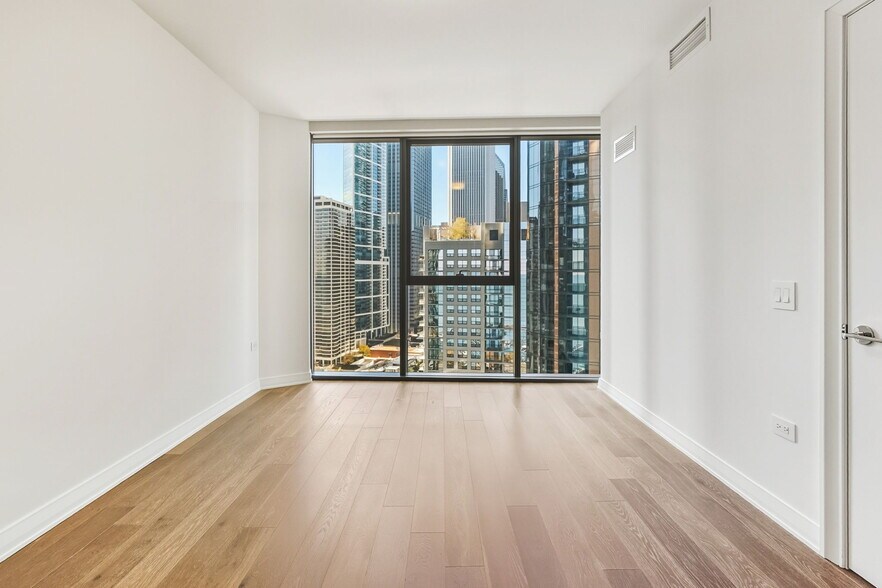 Building Photo - 211 N Harbor Dr