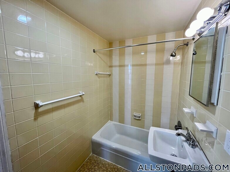 Building Photo - 64 Brighton Ave