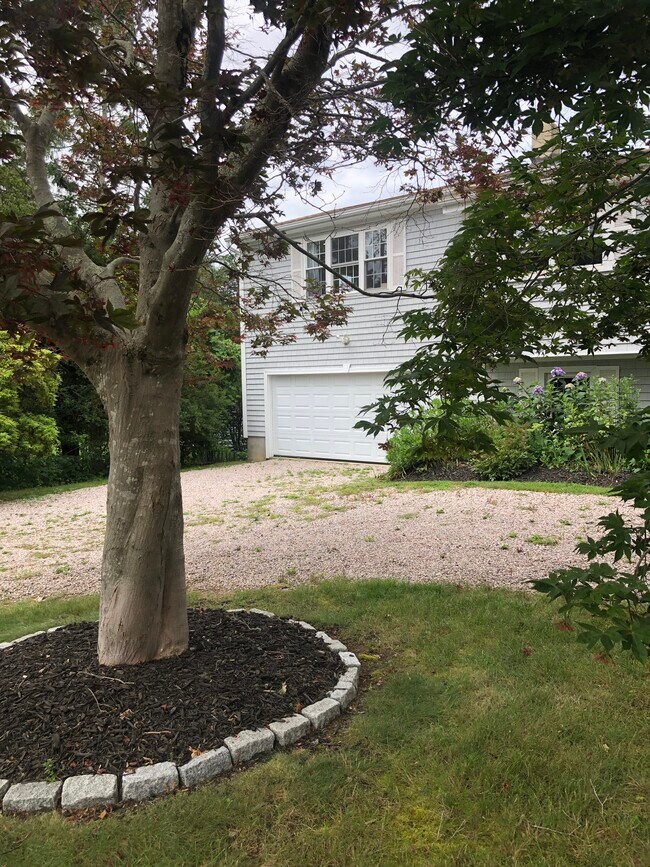 Close to ocean in quiet neighbourhood - 4 Meadow Ridge Rd